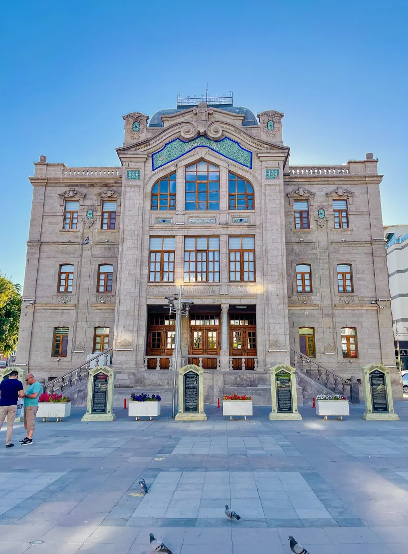Czerwony Meczet Aksaray (Eğri Minare): przewodnik i historia