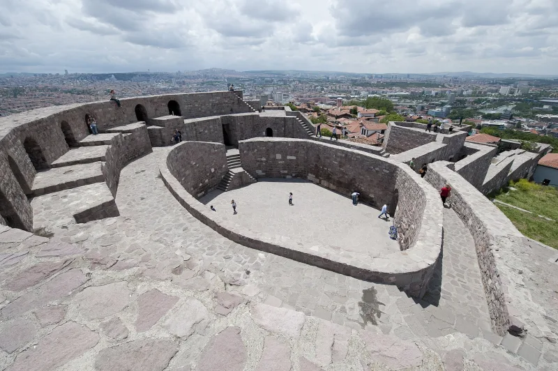 Zamek w Ankarze (Ankara Kalesi) — twierdza górująca nad stolicą Turcji