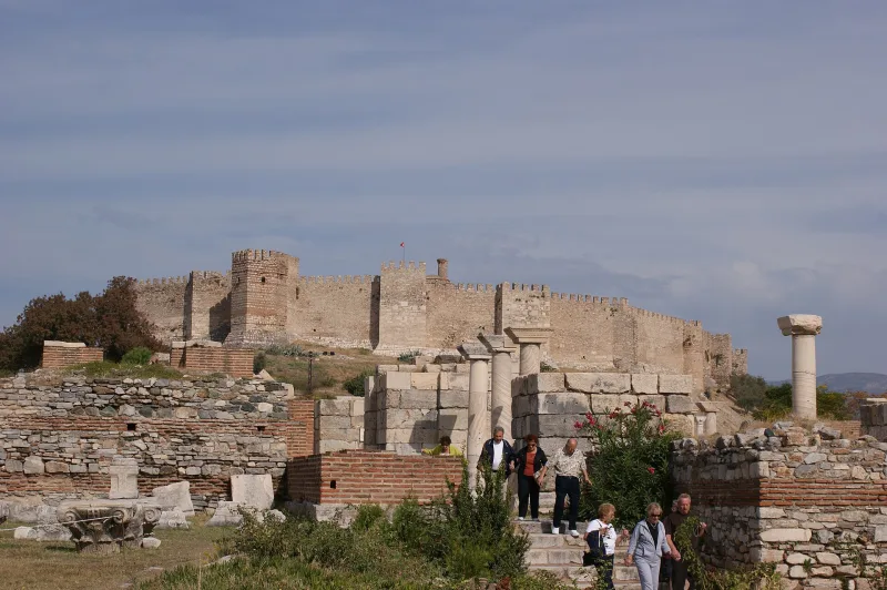 La colina de Ayasuluk: la basílica de San Juan y la fortaleza cerca de Éfeso