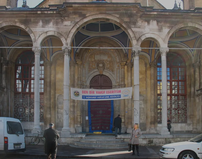 Az Aziziye mecset Konya városában – Törökország egyedülálló minaretjei