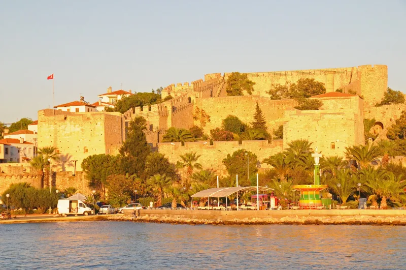 Замок Чешме (Çeşme Castle) — османская крепость и музей на Эгейском море
