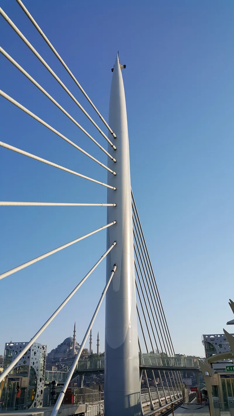 Most Zlatý roh v Istanbulu – průvodce po Haliç Köprüsü
