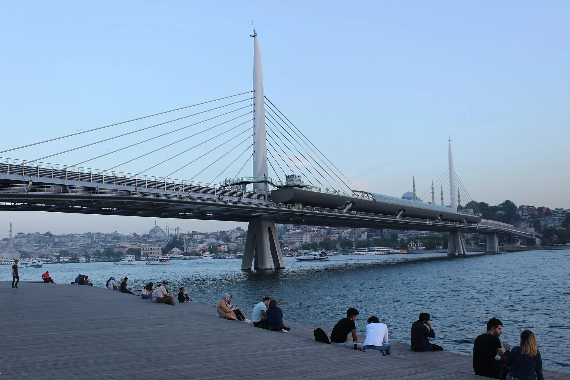 Die Haliç-Brücke in Istanbul – Ein Reiseführer zur Haliç Köprüsü