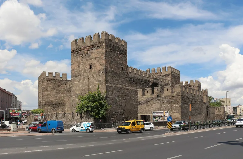 Die Festung von Kayseri (Kayseri Kalesi) – eine Zitadelle aus Basalt