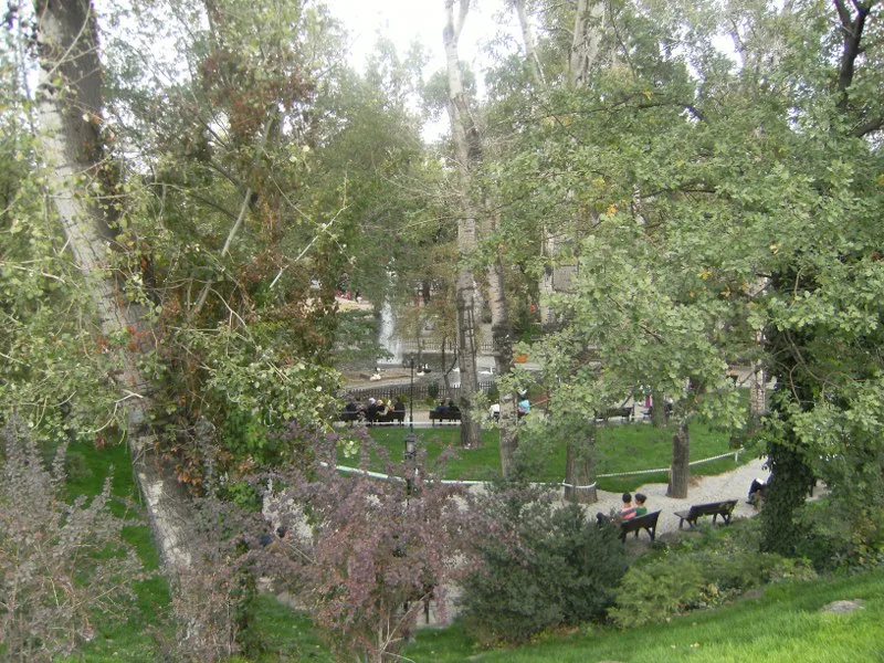 Kuğulu-Park – Schwäne im Zentrum von Ankara