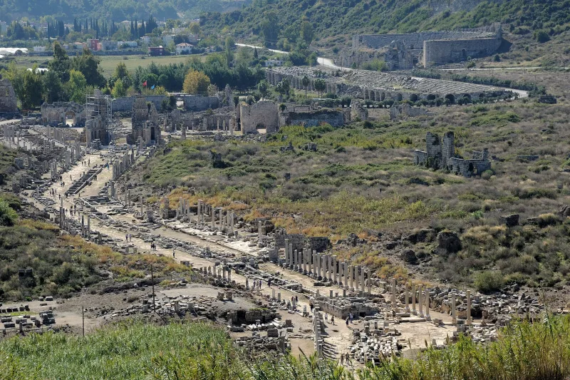 Perge: antické město v Pamfýlii nedaleko Antalye – průvodce a tipy