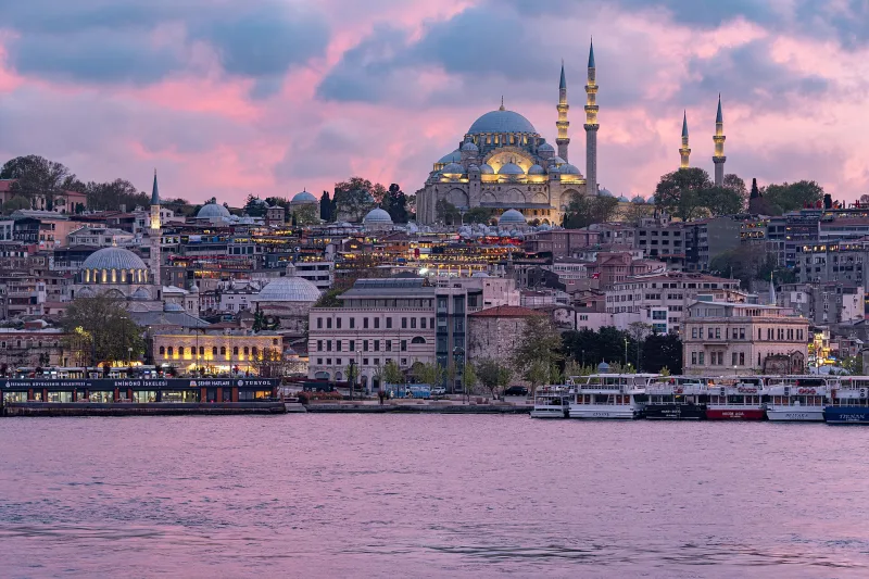 Джамията „Сулеймание“ (Süleymaniye) — шедьовърът на Синан в Истанбул