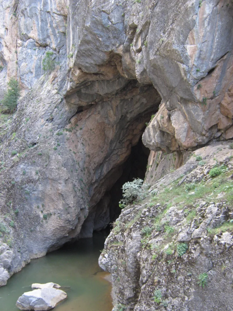 Tunel Tigris (Dicle Tüneli) – asyrské reliéfy u pramene řeky Tigris
