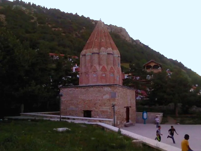 El mausoleo de Seyyid Mahmud Hayrani en Akşehir: un sufí del siglo XIII