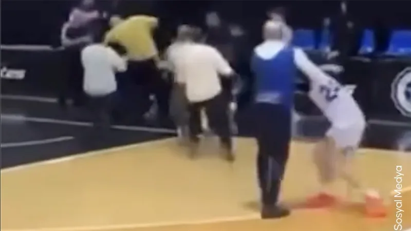 Un parent attaque un joueur turc lors d'un match de la Ligue européenne de basket-ball junior en Italie