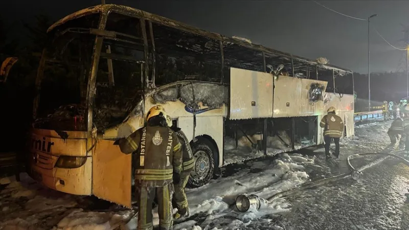 Ein Brand, der in einem auf der Fahrt befindlichen Fernbus in Istanbul ausgebrochen war, wurde gelöscht