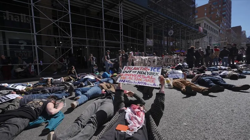 In den USA: Protest vor dem Hauptsitz von Palantir, einem Hersteller von KI-gestützten Überwachungstechnologien für Israel