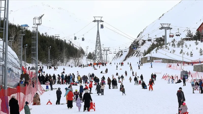 Palandöken, wo die Schneehöhe während der Feiertage 279 Zentimeter erreichte, empfing im Frühling Urlauber