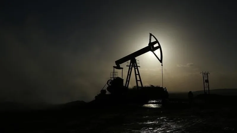 Tři týdny po vypuknutí války mezi USA, Izraelem a Íránem pokračují prudké výkyvy cen energií