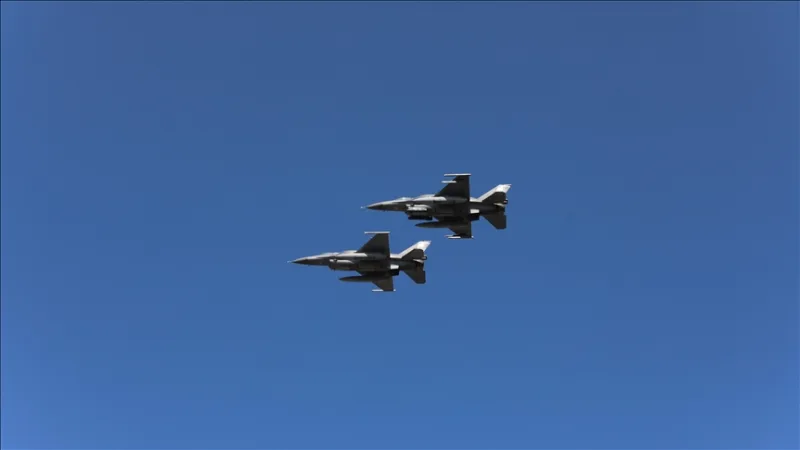 В Эдирне прошли испытательные полеты самолетов F-16 и беспилотников Bayraktar Akıncı