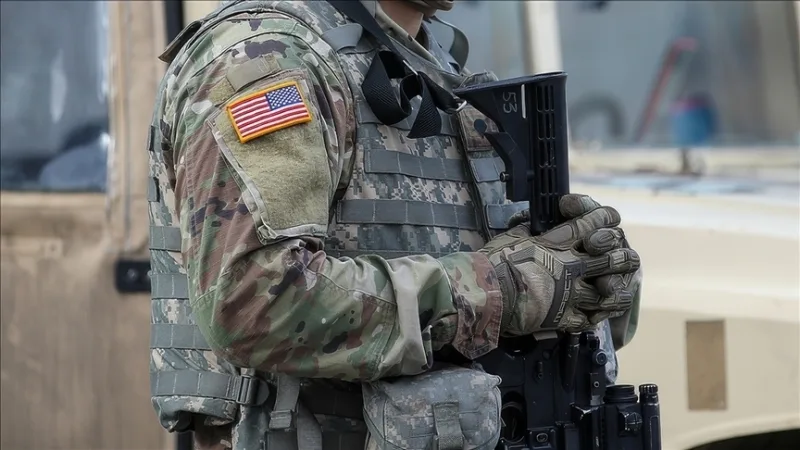 Армия США начала расследование в связи с двумя военными вертолётами, которые в минувшие выходные летали вблизи гражданских объектов