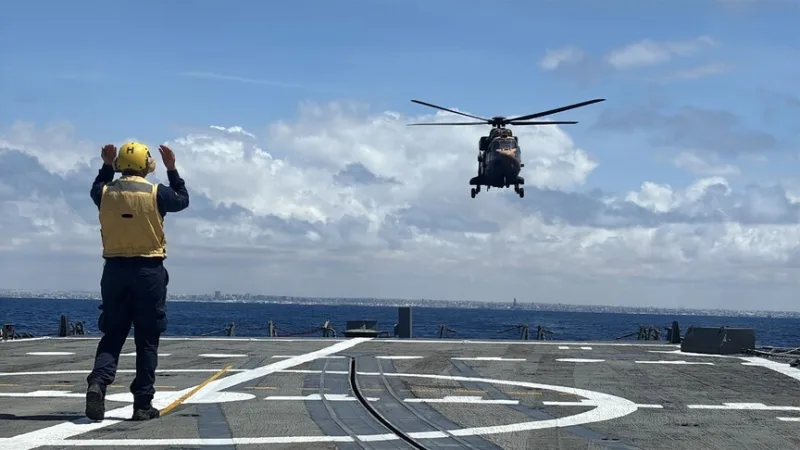 Turkkilaisten helikoptereiden laskeutumis- ja lentoonlähtökoulutus Somalian rannikkovesillä