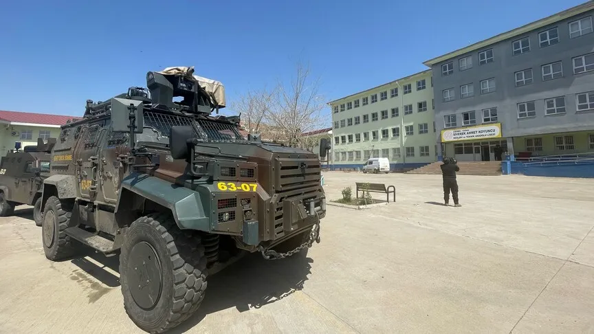 Im Zusammenhang mit dem bewaffneten Angriff auf eine Schule in Şanlıurfa wurden 16 Verdächtige festgenommen