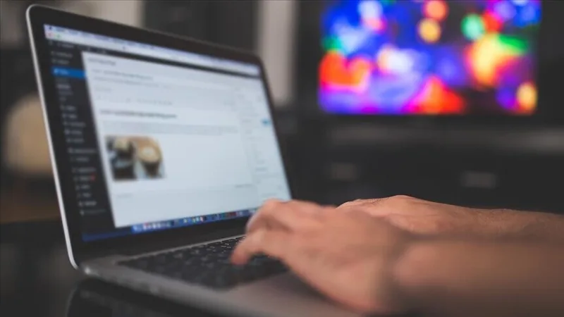 Het delen van gewelddadige inhoud op sociale media vergroot het risico dat daders in de schijnwerpers komen te staan