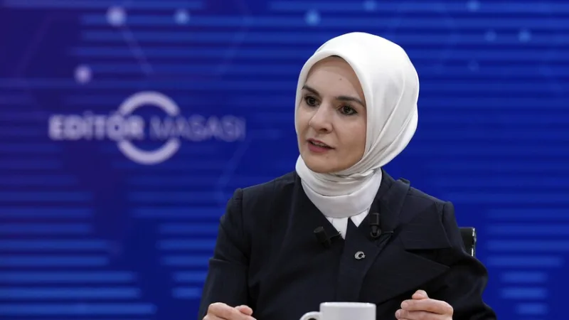 LIVE – Familien- und Sozialministerin Göktaş zu Gast bei der AA-Redaktion