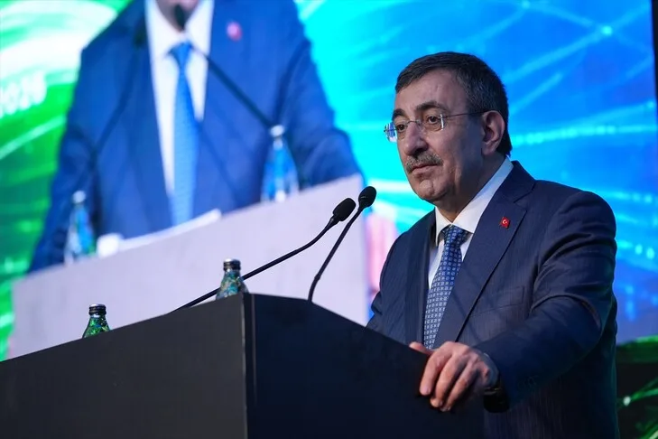 Yılmaz alelnök: Arra számítunk, hogy felgyorsulnak a felhőalapú számítástechnika és a mesterséges intelligencia alkalmazására irányuló beruházások a közszférában