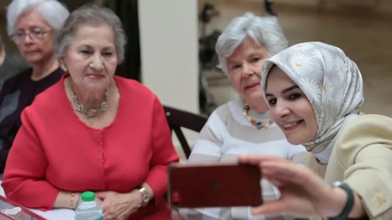 Minister Göktaş Visits a Nursing Home in Istanbul for Mother’s Day