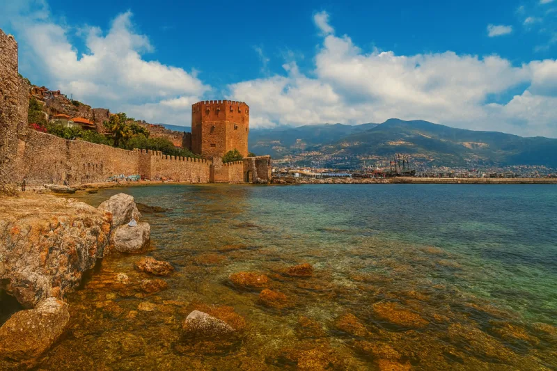 Der Rote Turm (Kızıl Kule) in Alanya – Wahrzeichen der Stadt und wichtigste historische Sehenswürdigkeit
